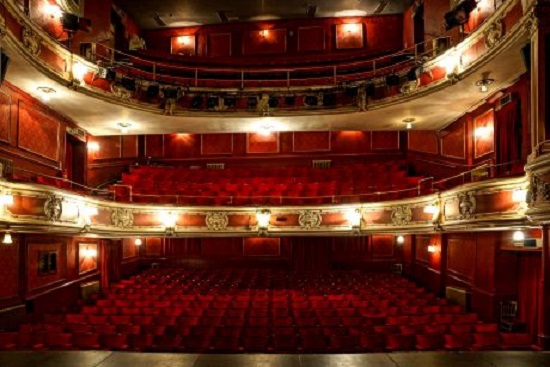 The Ultimate Theatre Etiquette Behaviour Guide – Part 1