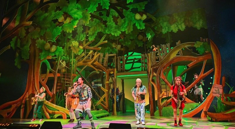 <strong>Robin Hood ‘The Rock ‘n’ Roll Panto – Theatr Clwyd</strong>